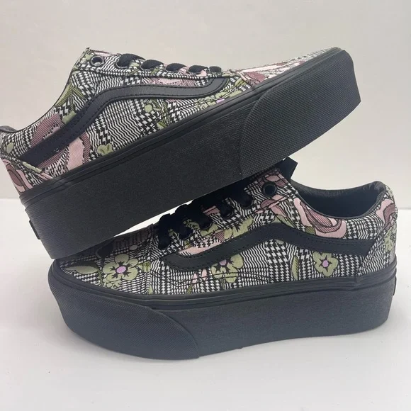 Vans WMNS Old Skool Stackform Platform Sneakers
Tapestry Floral Blck
VN0009PZBM8 - Picture 15 of 16